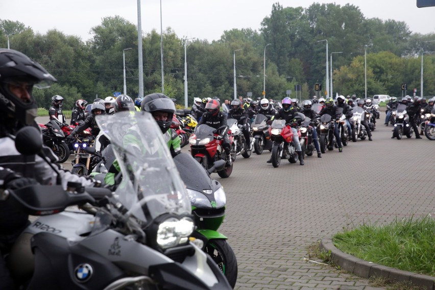 Motocykliści spotkali się pod Areną Lublin, a następnie w...