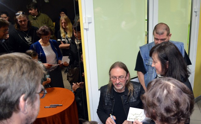 Marek Piekarczyk rozdawał autografy