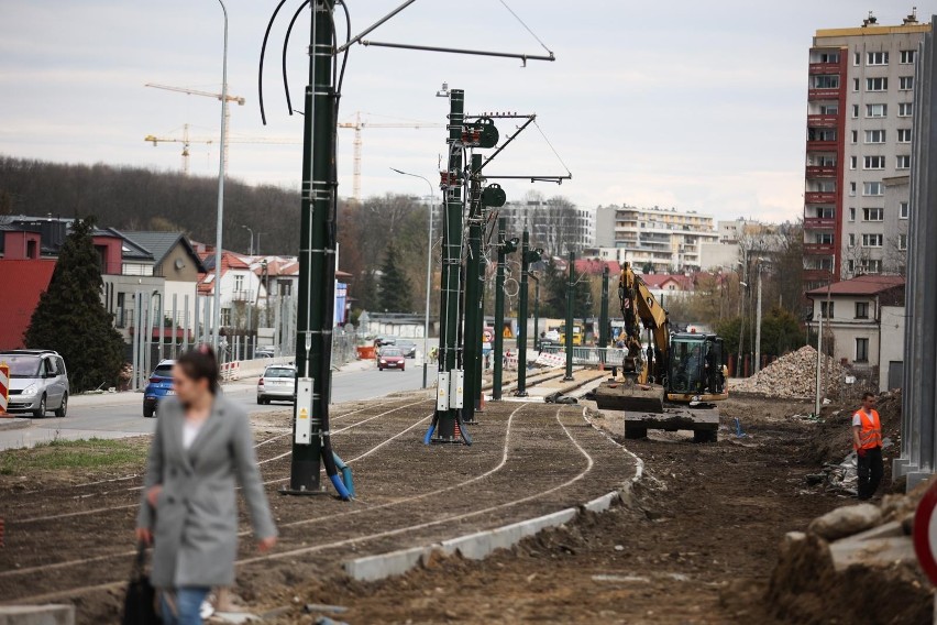 Kryzys i dziura w budżecie. Miastu brakuje pieniędzy na budowę linii tramwajowych i tras, które mają domknąć III obwodnicę Krakowa