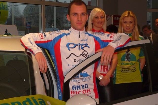 Maciej Samborski wygrał fiata w Skandia Maraton Lang Team 2011 | Kurier  Poranny