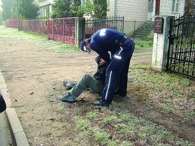 Policja pomaga bezdomnym