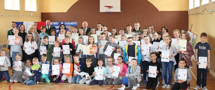 Gala rozdania nagród  w szkole podstawowej w Żytniowie.