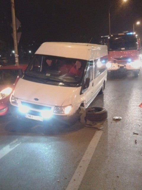 Wypadek na skrzyżowaniu Swobodnej i Ślężnej. Zderzyły się trzy samochody  (ZDJĘCIA)