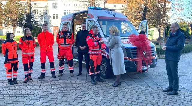 Małopolska Uczelnia Państwowa w Oświęcimiu wzbogaciła się karetkę szkoleniową, którą przekazał jej szpital oświęcimski