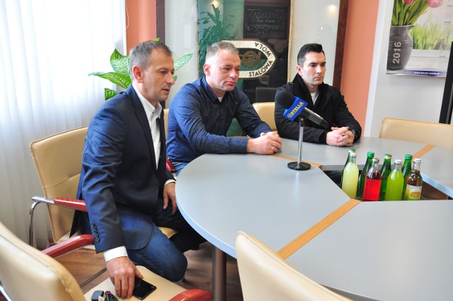 Od lewej: prezes PSA Stal, Mariusz Szymański, trener Andrzej Kasiak i jego asystent Łukasz Wilk.