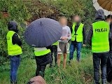 Dolny Śląsk. Znaleziono zwłoki mężczyzny, który zaginął w 2019 roku. Podejrzani trafili do aresztu [FILM, ZDJĘCIA]