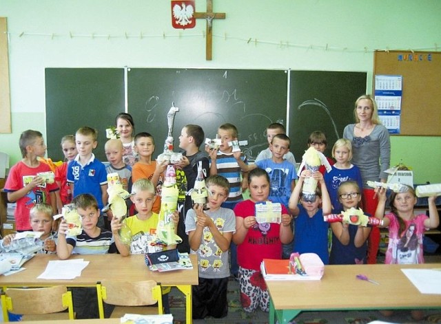 Dzieci z klasy III Szkoły Podstawowej w Poświętnem wzięły udział w pożytecznych zajęciach.