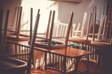 Koronawirus w Polsce vs odwołane lekcje i zamknięte przedszkola. Poznaj prawa pracujących rodziców 