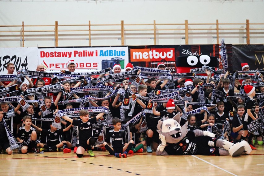 DAP Kielce zorganizował Mikołajki dla swoich podopiecznych. Wzięło w nich udział prawie 700 zawodników. Była też zbiórka dla Malinki Trojan