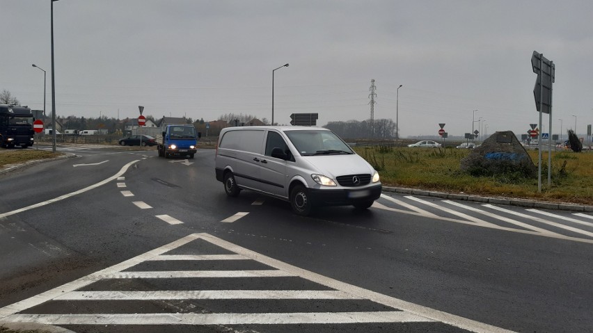 Na skrzyżowaniu przy ul. Buforowej zewnętrzny pas wjazdowy...