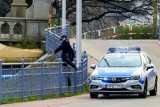 Wrocław: Mężczyzna z raną ciętą brzucha leżał przy Mostach Osobowickich