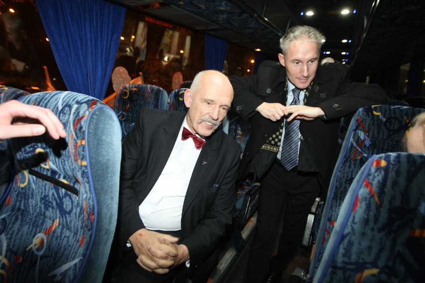 Korwinbus dotarł do Wrocławia. Korwin-Mikke wierzy w sukces w naszym regionie (ZDJĘCIA)