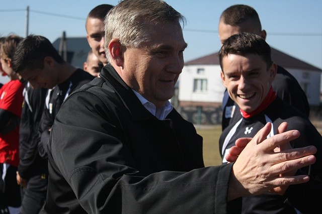 Prezydent Białegostoku, Tadeusz Truskolaski, odwiedził piłkarzy Jagiellonii