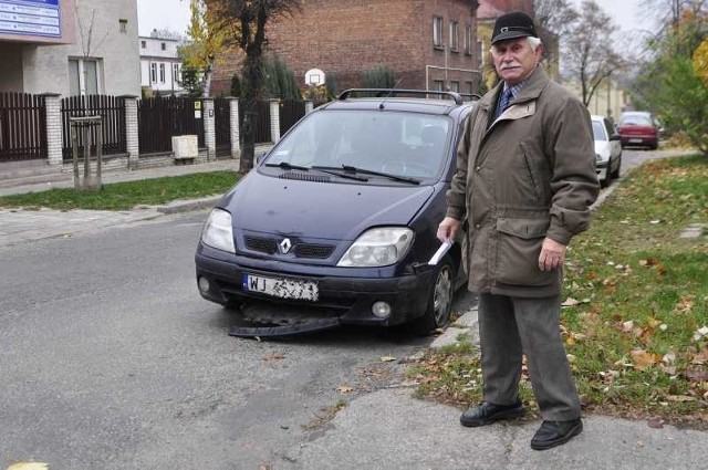 Widoczność najbardziej ogranicza porzucone auto. &#8211; Stoi w tym miejscu od pół roku, ma urwany zderzak, przebite opony. To wrak &#8211; tłumaczy Jan Zgoda.