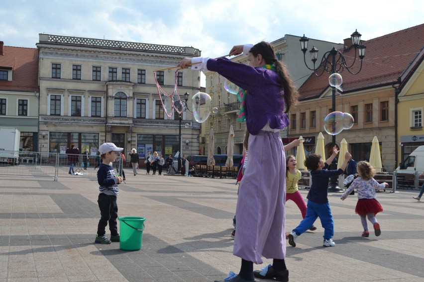 Rynek w Rybniku stał się sceną dla aktorów