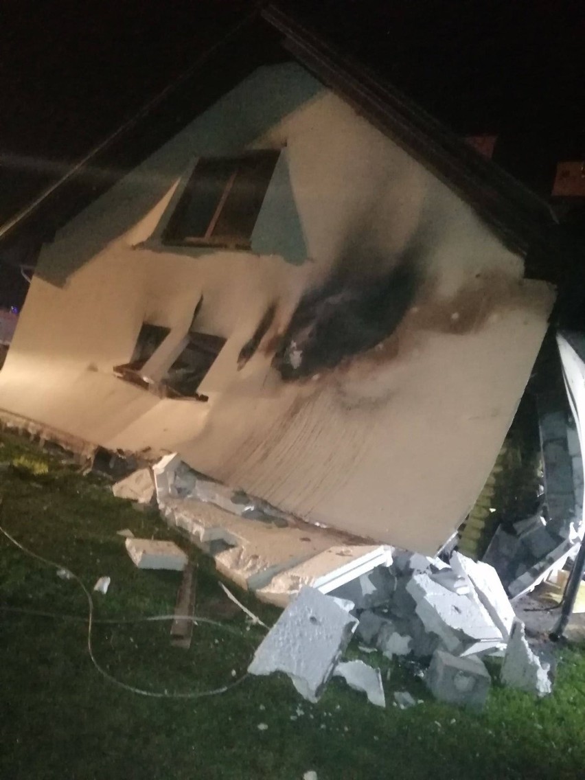 Wybuch pieca w domu w gminie Stara Błotnica. Rodzina bez dachu nad głową, ranny gospodarz w szpitalu