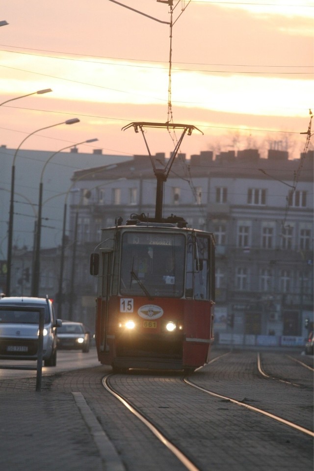 17-12-2013.sosnowiec tramwaj linii 15.komunkacja transport patelnia fot - arkadiusz lawrywianiec/polskapresse
