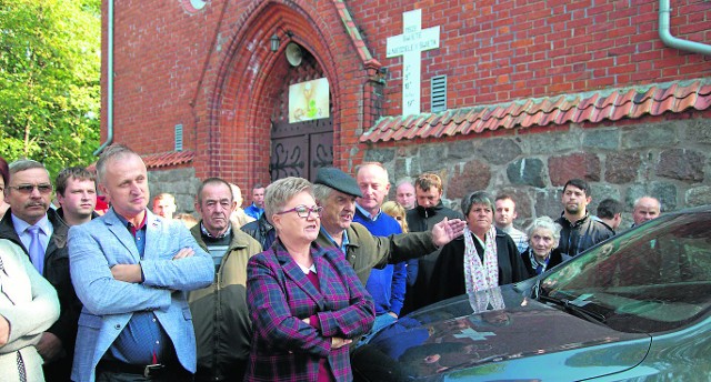 W historii konfliktu w Dziewierzewie zdarzyło się już, że parafianie zatrzymali auto księdza.