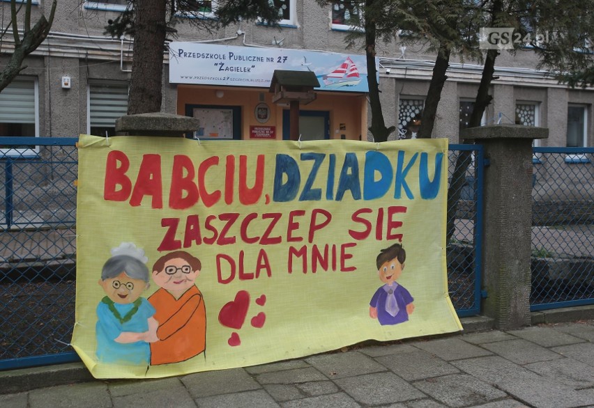 "Babciu, dziadku. Zaszczep się dla mnie!" Plakat szczecińskich przedszkolaków zniszczony