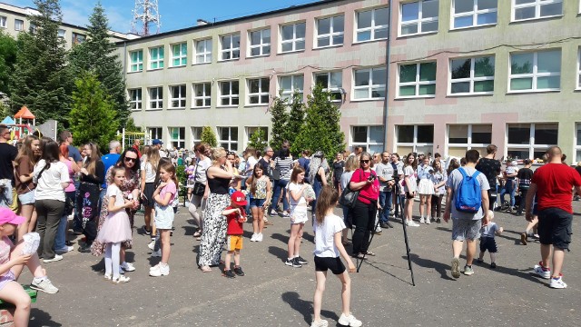 „Festyn Rodzinny” na dziedzińcu Szkoły Podstawowej nr 3 w Słupsku.