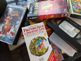 Filmy i bajki na kasetach wideo to było coś! Ile dziś są warte kasety VHS?