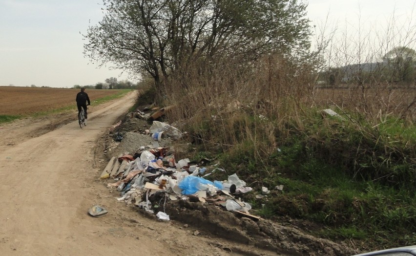 Wiosenna zbiórka odpadów wielkogabarytowych w gminie Zielonki