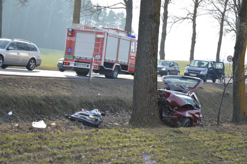 Wypadek w Rychnowach. 1 osoba zginęła, 5 osób zostało rannych [ZDJĘCIA, WIDEO]