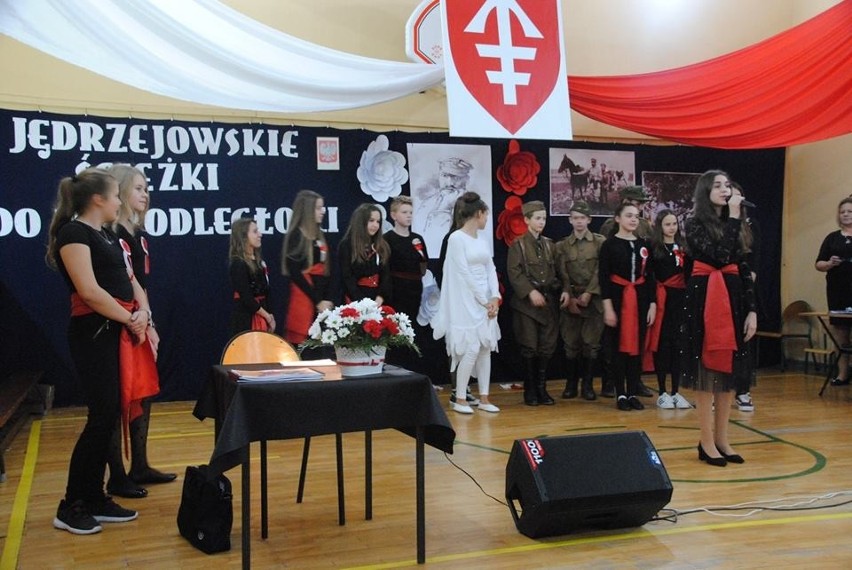 100 lat niepodległości w jędrzejowskiej "dwójce". Niezwykłe opowieści Stanisława Śliwy (ZDJĘCIA)