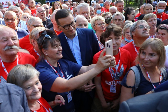 Premier Mateusz Morawiecki na zjeździe klubów "Gazety Polskiej" w Sulejowie 10.07.2021