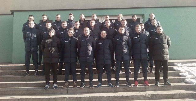 Piłkarze Spartakusa Aureus Daleszyce w Zawierciu. Przebywają tam na zgrupowaniu przed rundą wiosenną w trzeciej lidze. 