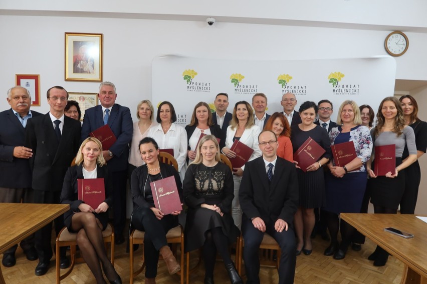 Powiat myślenicki. Nauczyciele z nagrodami starosty myślenickiego 