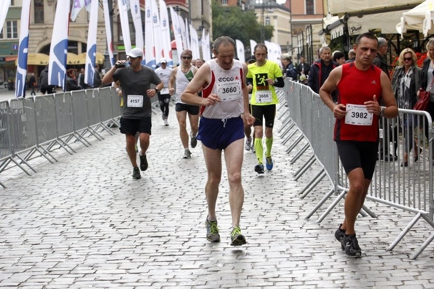 Maraton Wrocław - ZDJĘCIA - zawodnicy z numerami 3801 - 4000