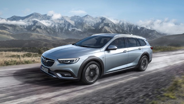 Nowy Opel Insignia Country Tourer będzie świętował swoją premierę podczas tegorocznego Międzynarodowego Salonu Samochodowego we Frankfurcie (IAA, 12–24 września), a niedługo potem pojawi się w salonach dilerskich marki Opel. Jednak już teraz można składać zamówienia na auto. Wraz z premierą nowej Insignii Country Tourer zostanie uruchomiony program Opel Exclusive Fot. Opel