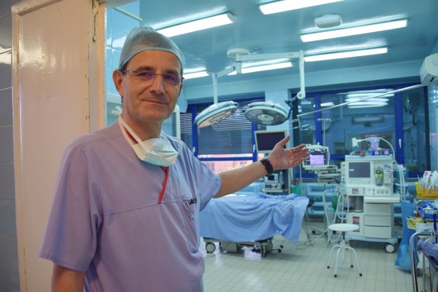 Prof. Dariusz Patkowski ma nadzieję, że za kilka miesięcy rozpocznie się remont bloku operacyjnego i drugiego piętra kliniki.
