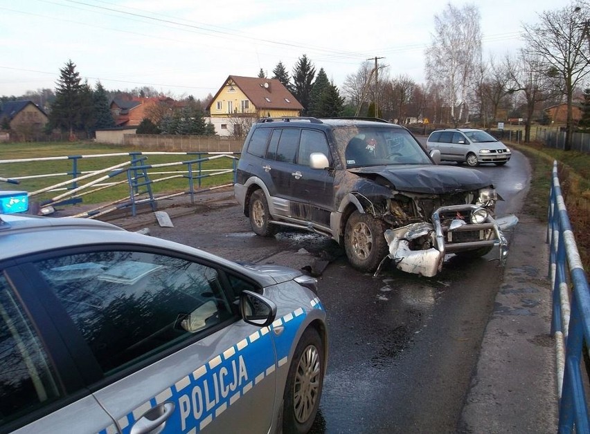 Pościg zakończył się wypadkiem. Mężczyzna miał blisko 4...