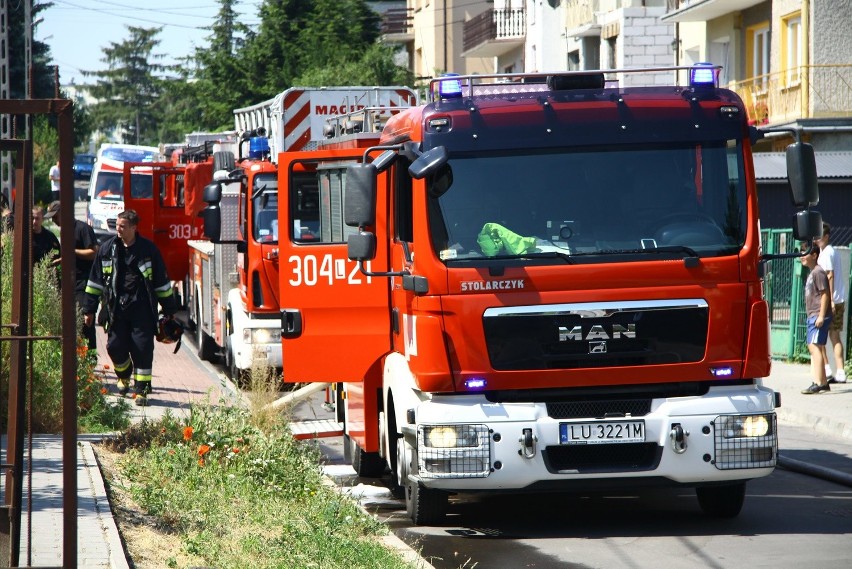 Pożar domu przy ul. Modrzewiowej w Lublinie. Ogień gasiło siedem zastępów straży 