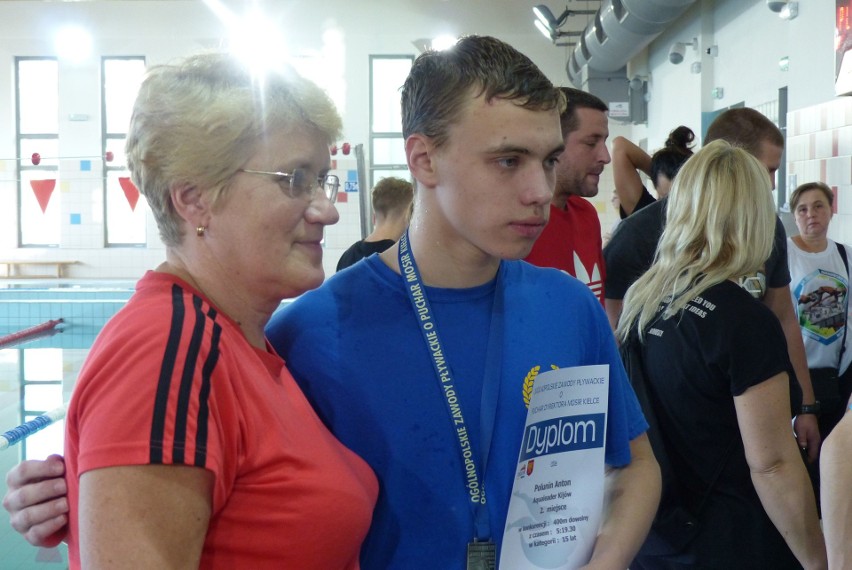 Na zawodach w Kielcach padły dwa rekordy Polski. Pływacy rywalizowali o Puchar Dyrektora MOSiR [DUŻO ZDJĘĆ]