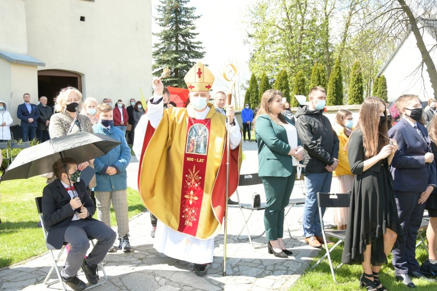 W sobotę, 8 maja, biskup kielecki Jan Piotrowski udzielił...