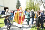 Sakrament bierzmowania w parafii świętego Mikołaja w Lisowie. Udzielił go biskup kielecki Jan Piotrowski [DUŻO ZDJĘĆ]