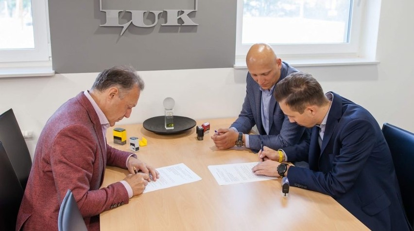 Firma deweloperska LUK przez kolejny sezon będzie głównym sponsorem lubelskich siatkarzy  