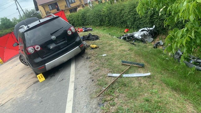 Na drodze z Tymowej do Iwkowej motocykl zderzył się z samochodem osobowym