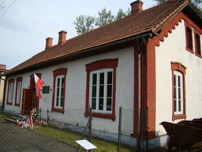 Historyczny budynek w Brzeszczach Borze, w którym znajdowała...