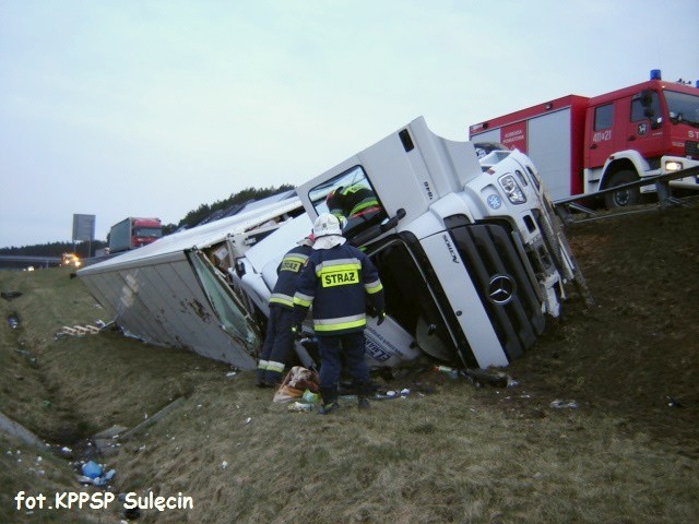 Groźny wypadek na A2. Zderzyły się dwa tiry (zdjęcia)