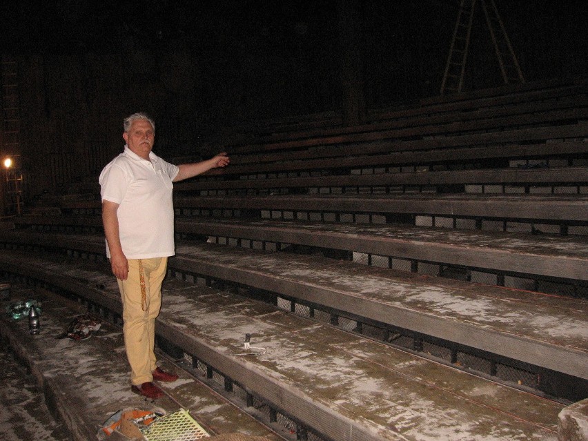 - Właśnie zabrano stare fotele i niebawem rozpocznie się...