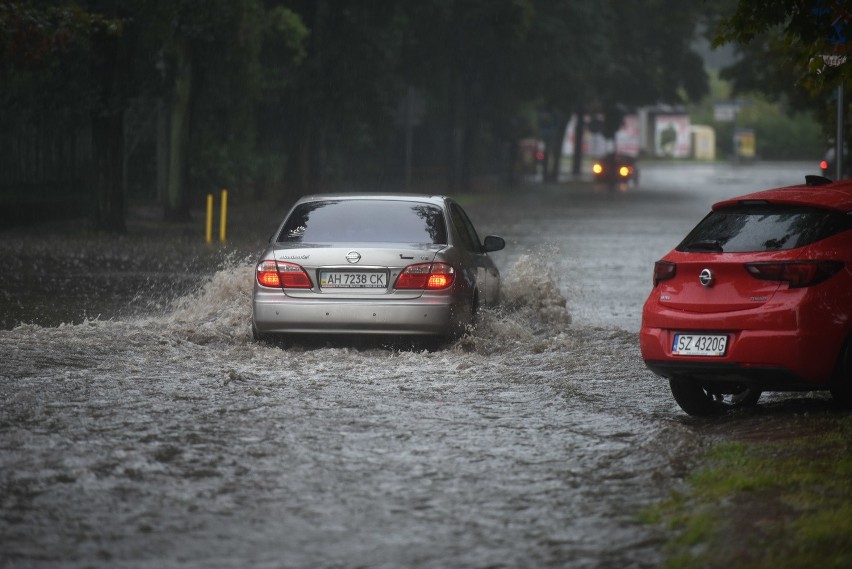 Gwałtowne burze nadciągają nad woj. śląskie. Grad i zalane...