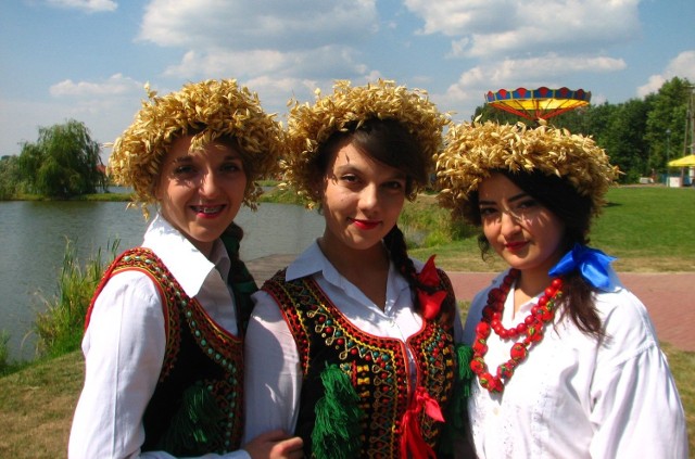 Zespół Rytm podczas Dni Chleba. Od lewej: Paulina Chyc, Kasia Chodurek, Eliza Tutak.