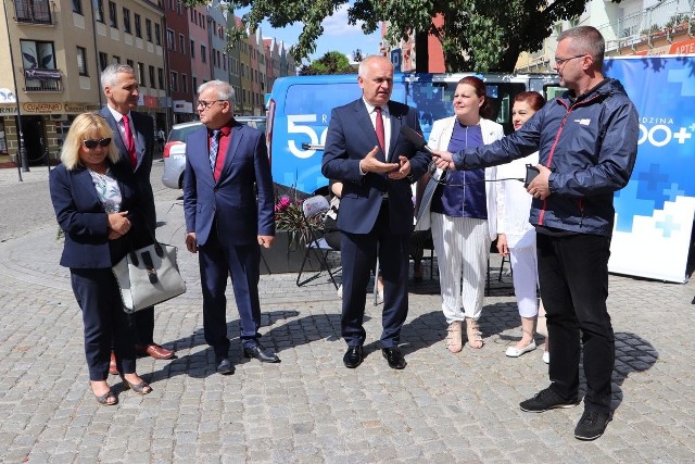 Kampania informacyjna na temat rządowego programu 500+ w Żaganiu, 11 lipca 2019 r.