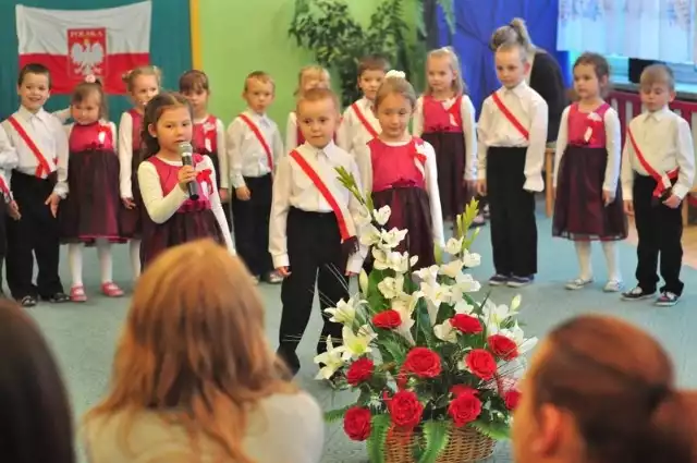 W Przedszkolu numer 17 w Tarnobrzegu dzieci z grupy pięciolatków z okazji zbliżającego się Narodowego Święta Niepodległości przygotowały krótki apel, połączony z programem artystycznym.