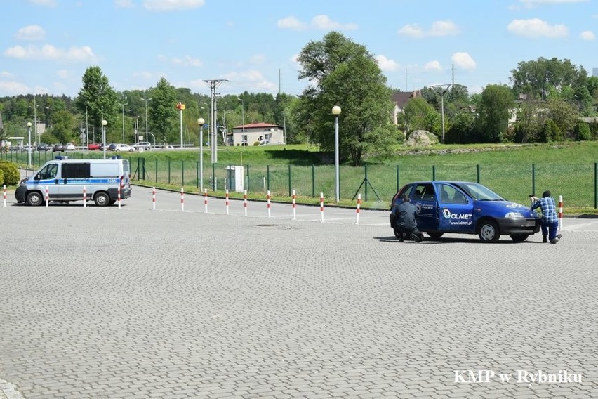 Wielkie ćwiczenia policjantów w szkole w Świerklanach