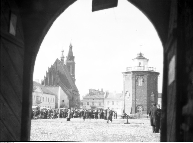 Fragment rynku. Widoczna wieża ciśnień i kościoła św. Andrzeja